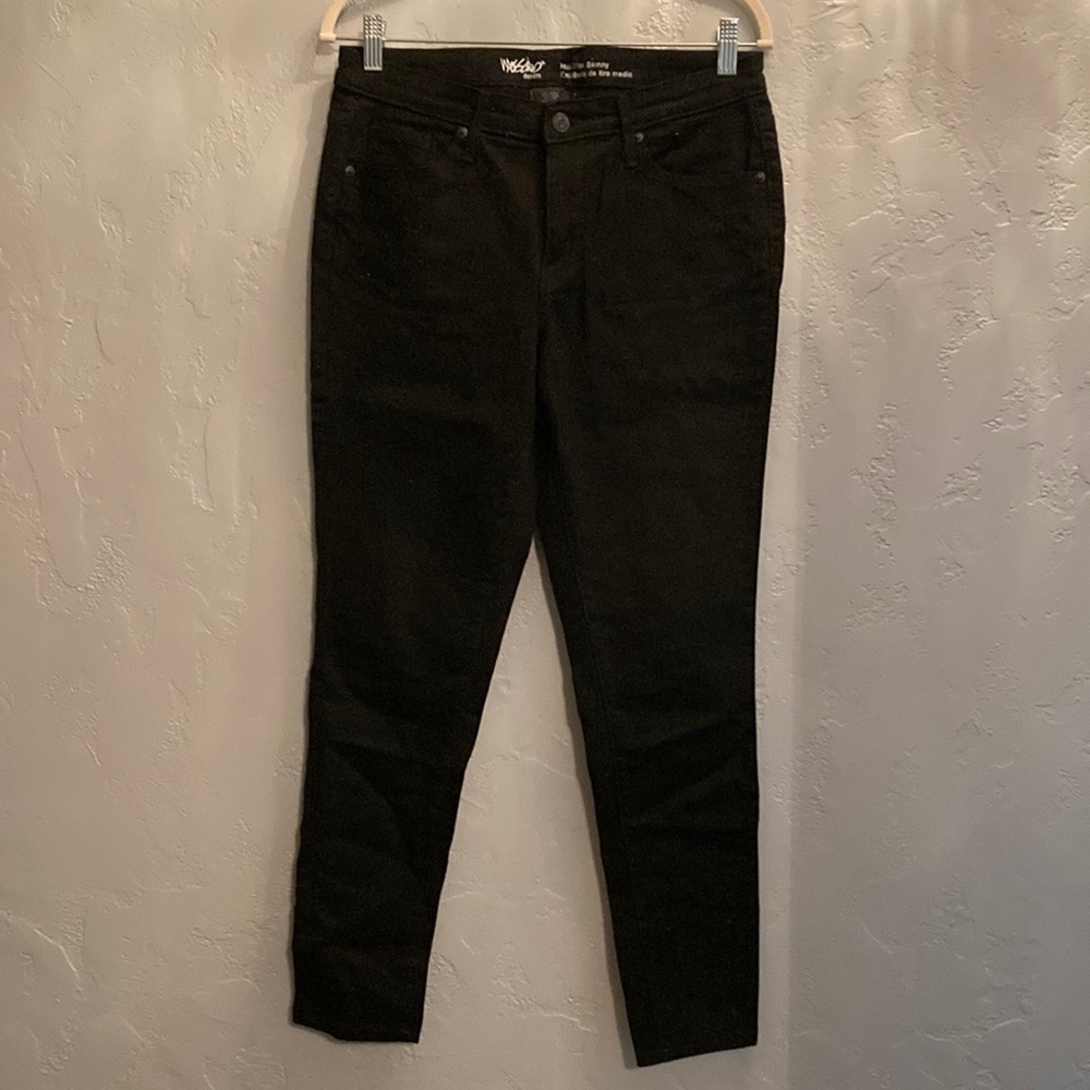 Black skinny jeans
